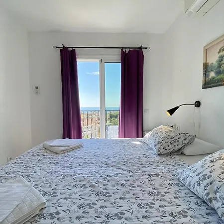 Mit Privatpool Fuer 6 Personen Ca 100 Qm In Nerja, Andalusien Costa Del Sol בית נופש